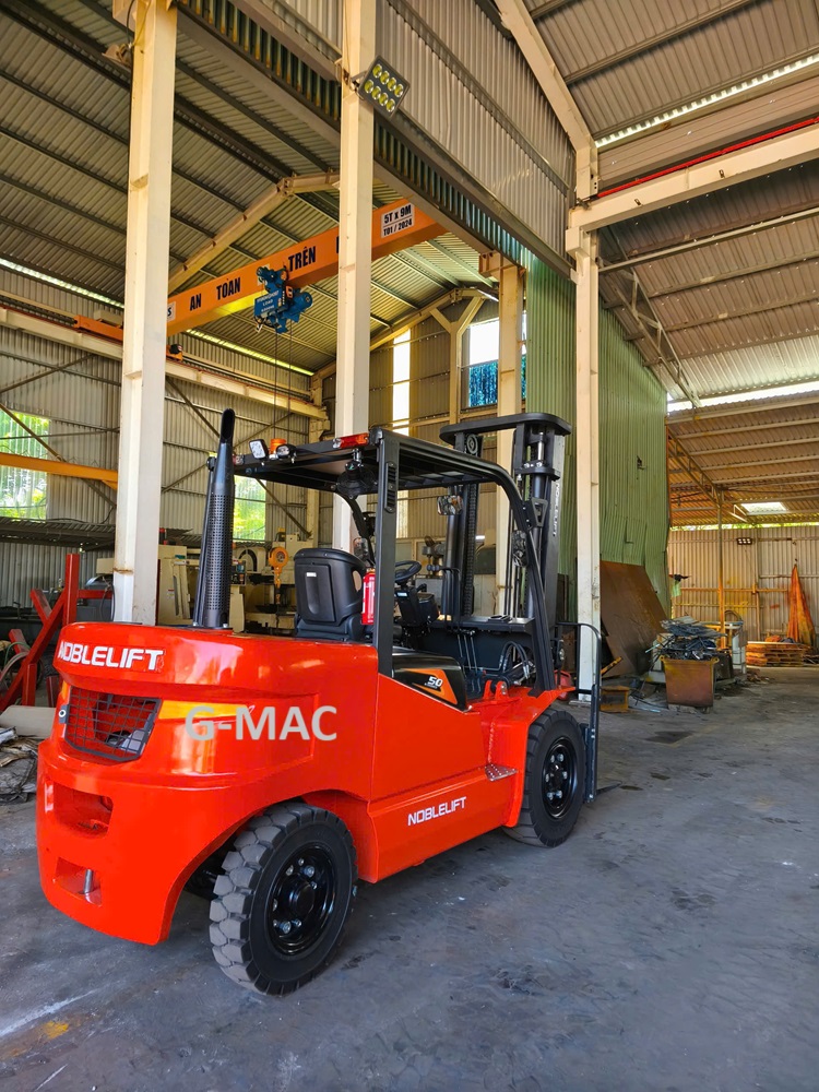 xe-nâng-dầu-5 tấn-Noblelift.jpg (306 KB)